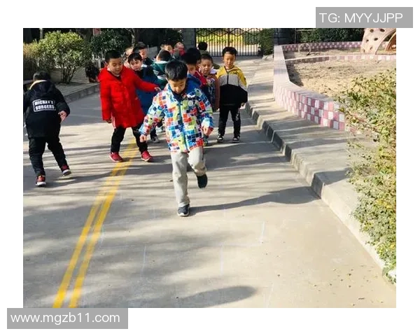 跳格子足球的魅力探索：如何在游戏中提升团队协作与个人技巧